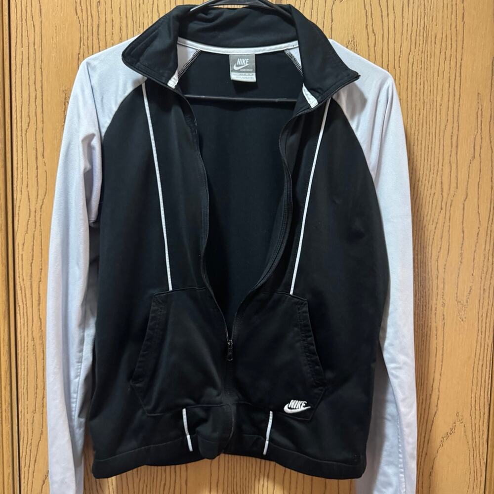 Nike active long sleeve shirt size M V